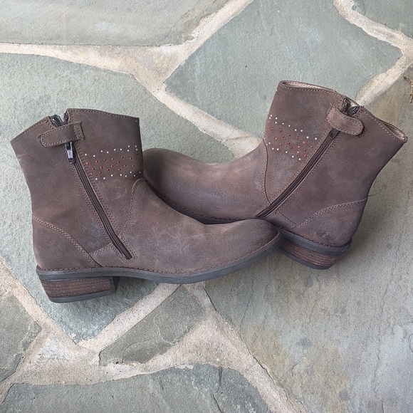 Short Western Style boots With Metallic Studs - Picture 6 of 9